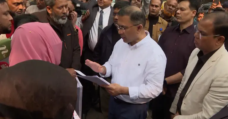 হতাহতদের পরিবারের সঙ্গে সাক্ষাৎ করছেন তারেক রহমান